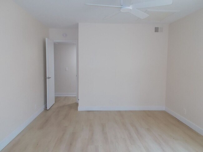 Building Photo - Beautifully Updated Second-Floor Condo! Se...