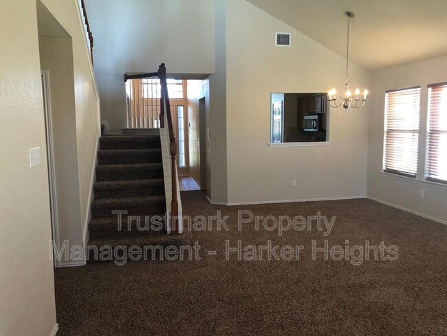 Building Photo - 4705 Golden Gate Dr