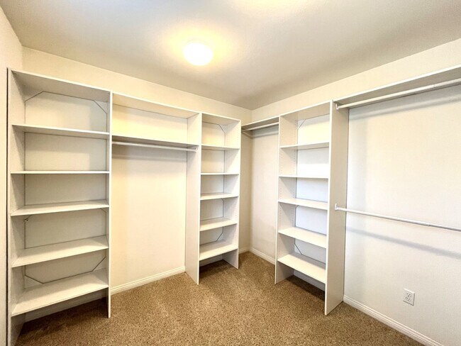 Building Photo - 14601 Serenade Dr