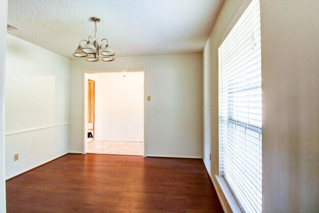 Building Photo - 758 Brighton Ln