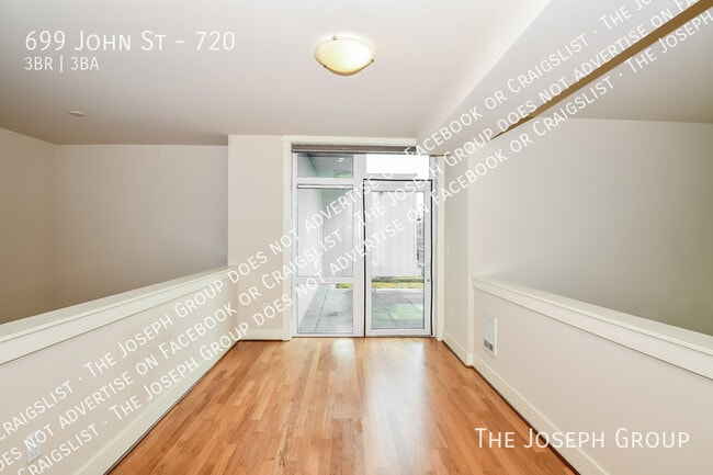 Building Photo - 699 John St