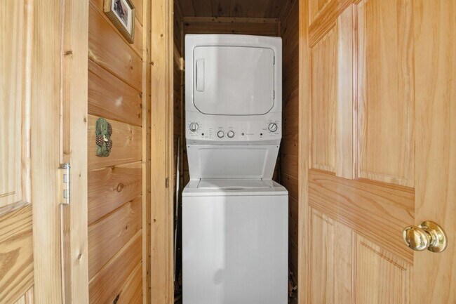 Building Photo - 2842 Easy St