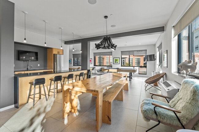 Building Photo - 19 Day St