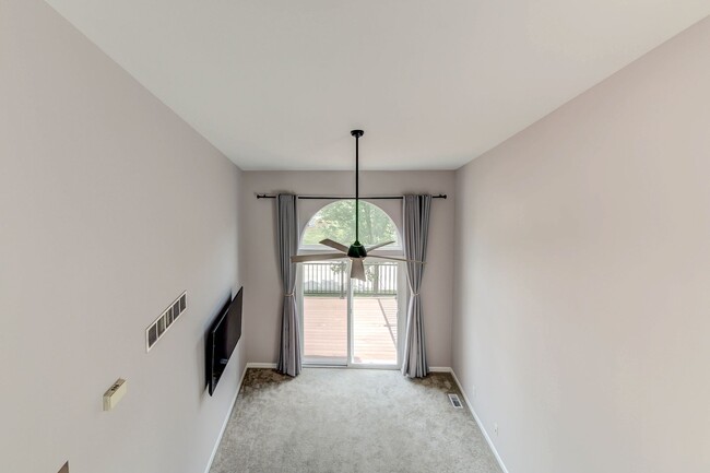 Building Photo - Gorgeous Updated 3 Bed 3 Bath Home Garage