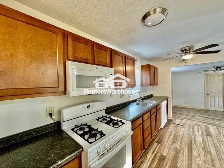 Building Photo - 703 Prairie St