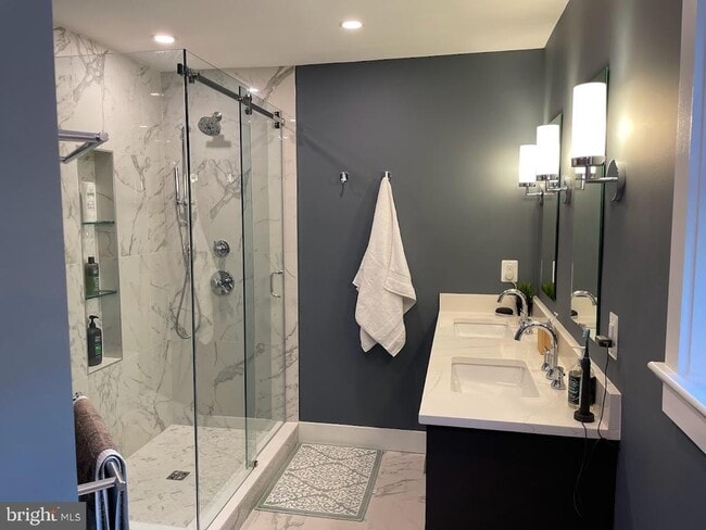 Building Photo - 7308 Idylwood Rd