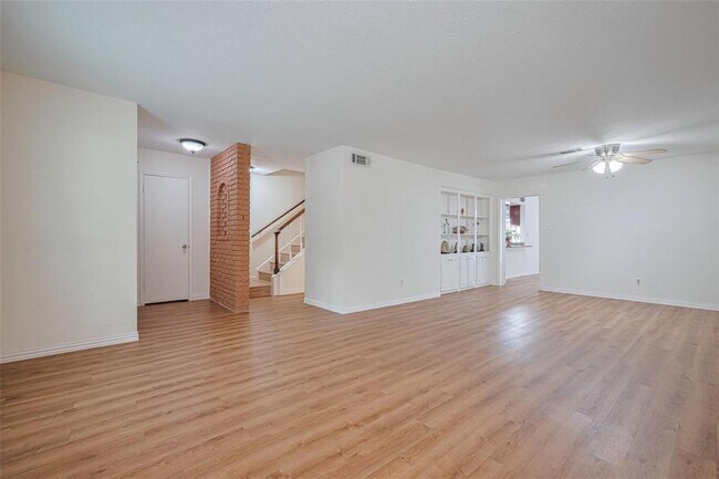 Building Photo - 13040 Trail Hollow Dr