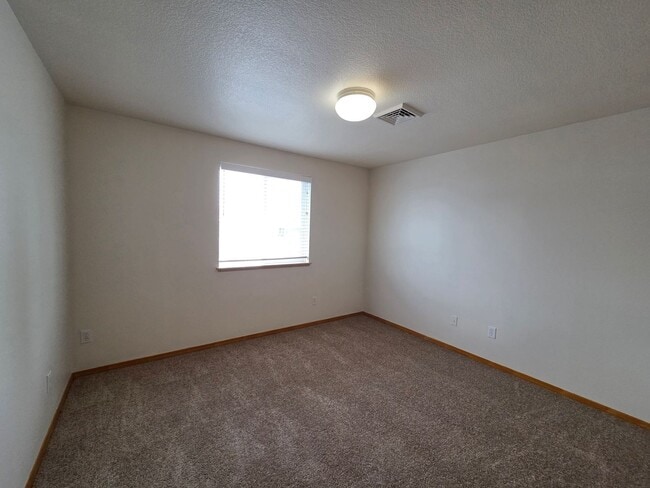 Building Photo - s2980