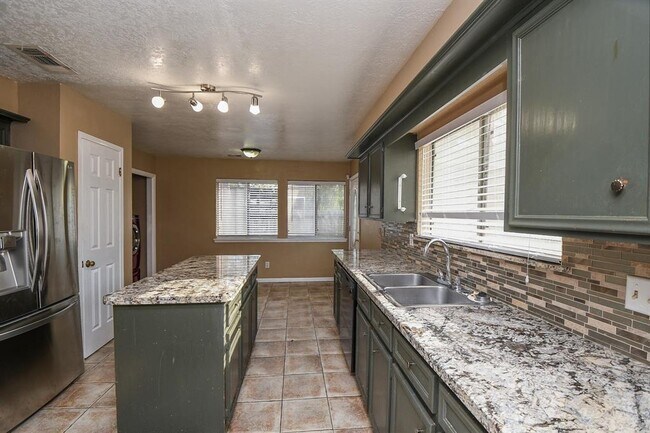 Building Photo - 7411 Betanna Dr