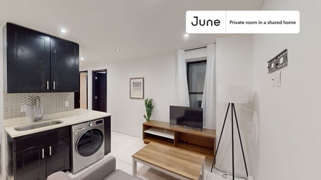 Building Photo - Room in Shared 6 bed/3 bath home