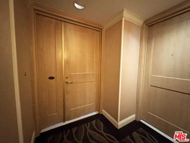 Building Photo - 10520 Wilshire Blvd