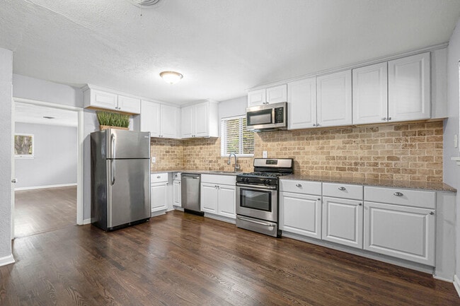 Building Photo - 3521 Jeanette Dr