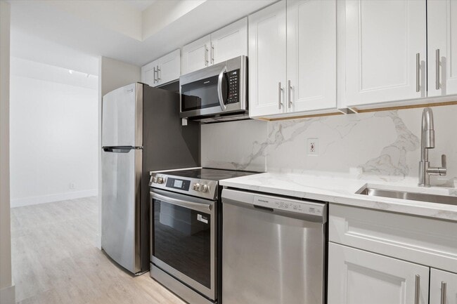 Building Photo - 511 Bayshore Dr