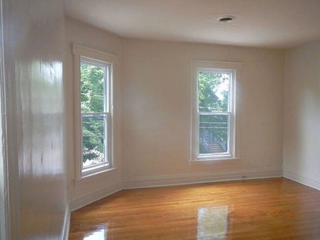 Building Photo - Second Floor Apartment Available 8/1/26