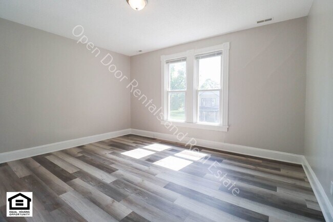 Building Photo - 340 W Dewald St