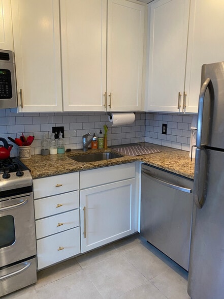 Kitchen - 912 Shepherd St NW