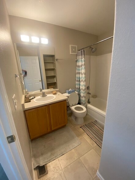 Private bathroom - 9408 E Florida Ave