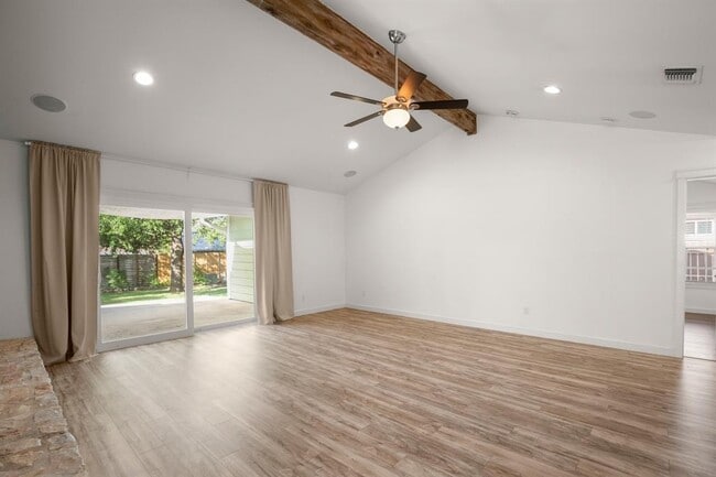 Building Photo - 2401 Stone River Dr