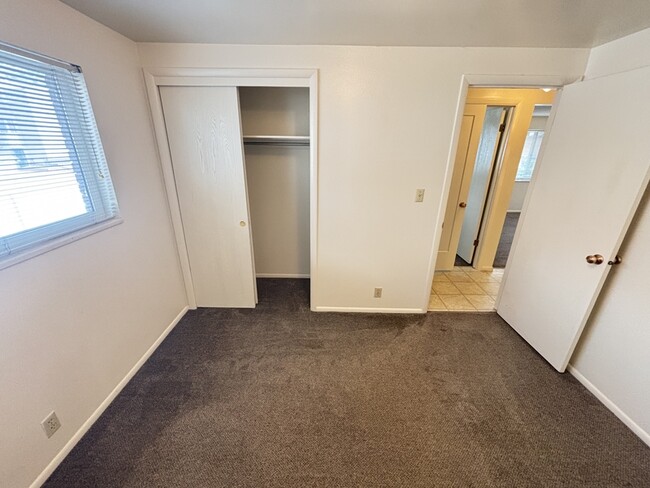 Building Photo - 258 N 400 W