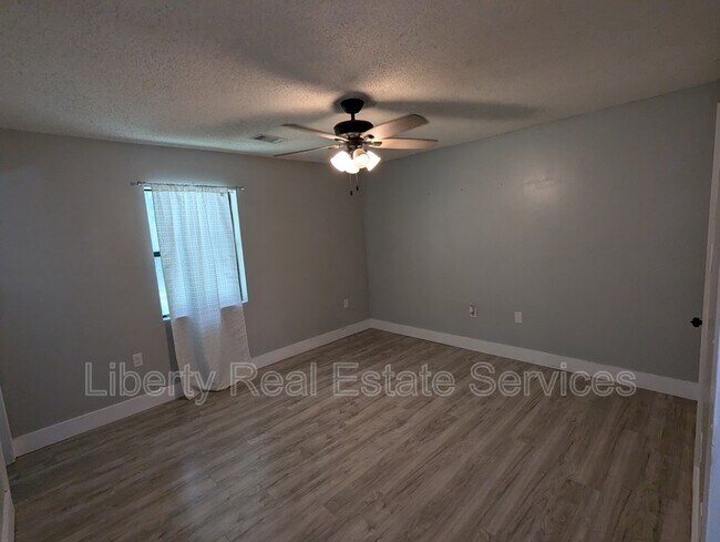Building Photo - 600 Thornwood Way