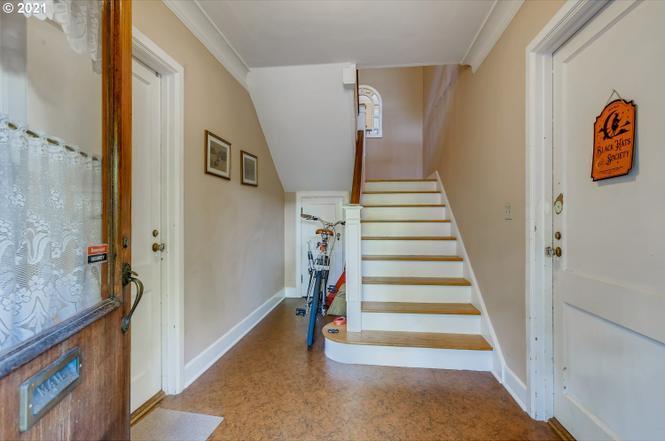 Building Photo - 1223 NE Schuyler St