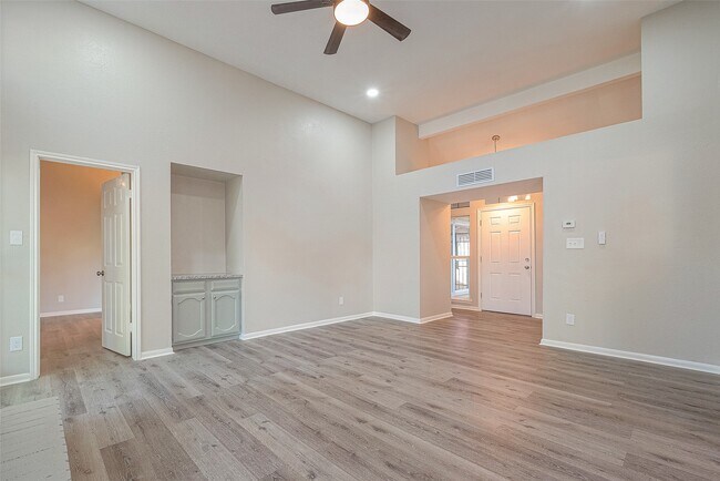 Building Photo - 15638 Schumann Ln