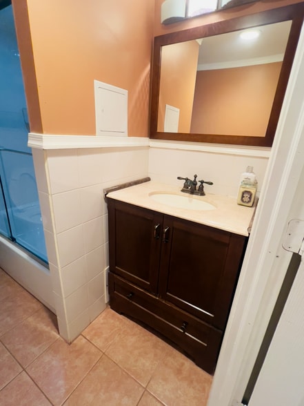 Building Photo - 325 Hampden Rd