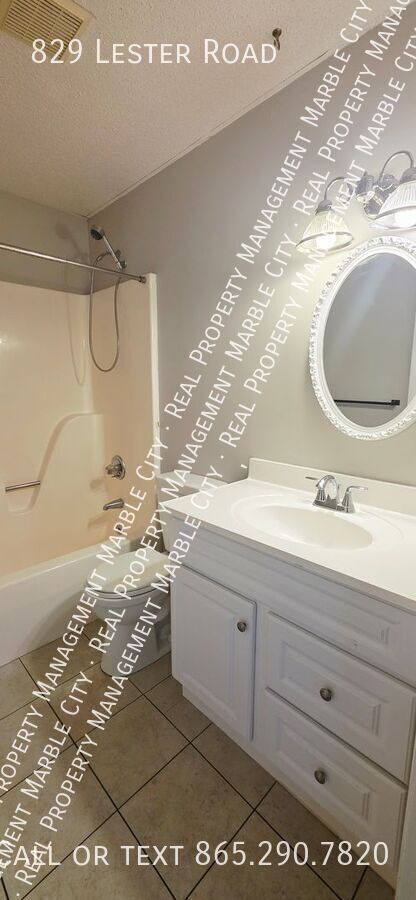 Building Photo - 829 Lester Rd