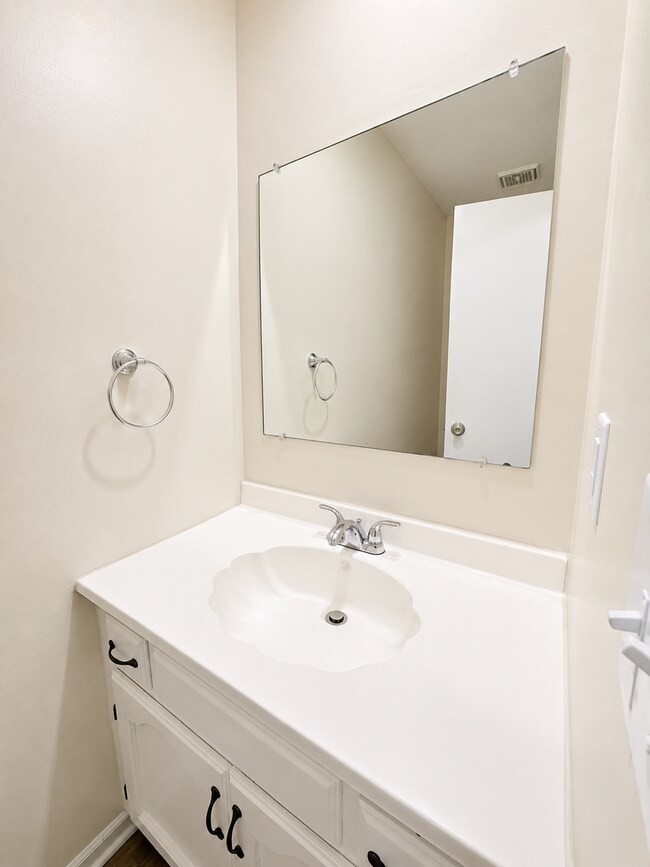 Building Photo - Spacious 3BR Duplex with Two Living Areas
