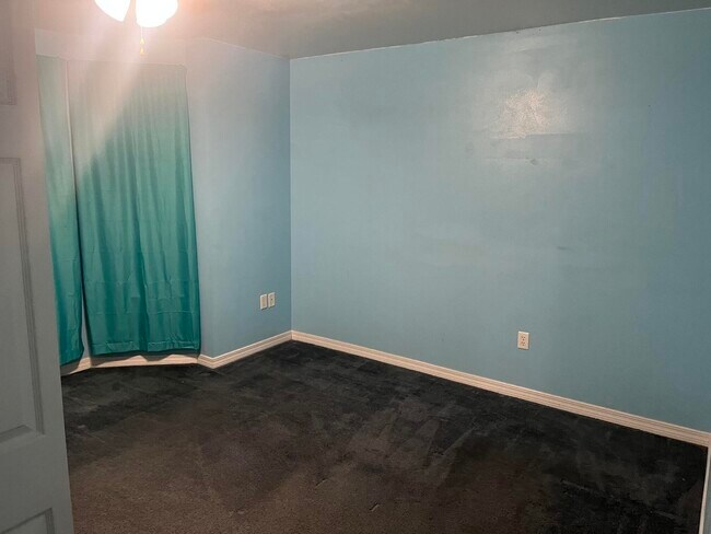 Building Photo - 108 Kyle Ln