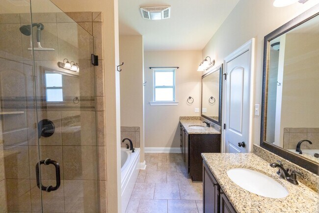 Building Photo - BEAUTIFUL RENTAL IN GATED COMMUNITY!