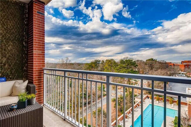 Building Photo - 1820 Peachtree Rd NW