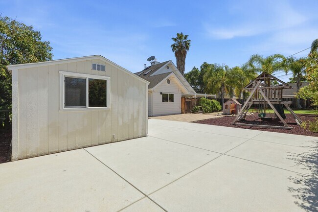 Building Photo - Light-Filled Home on Expansive Lot in Top-Rated School District with Vaulted Ceilings & Entertain...