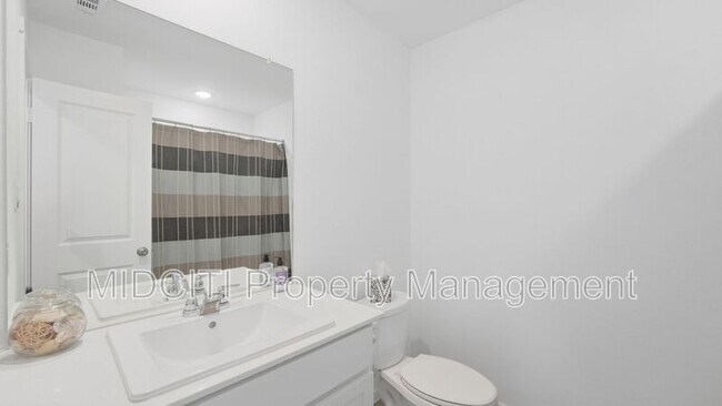 Building Photo - 3159 Dispatch Dr