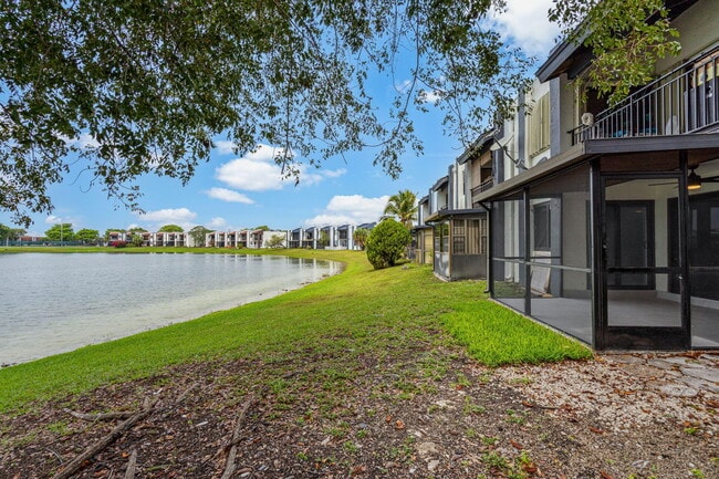 Building Photo - 510 W Park Dr