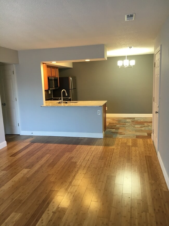 Building Photo - Summergate Parkway Condominiums