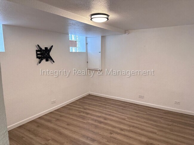Building Photo - 4631 W Moncrieff Pl