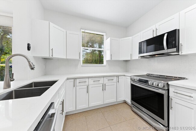 Building Photo - 402 Seminole Palms Dr