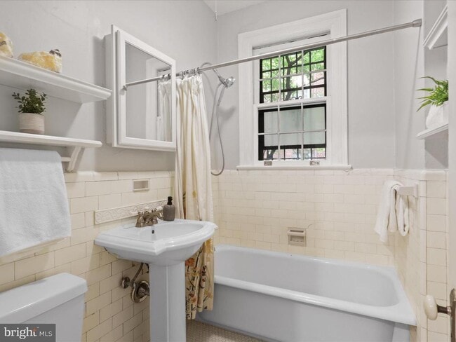 Building Photo - 2707 Adams Mill Rd NW