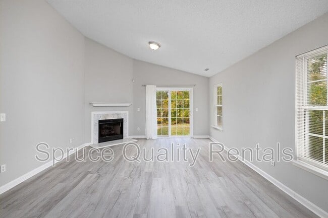 Building Photo - 3511 Thornwood Dr