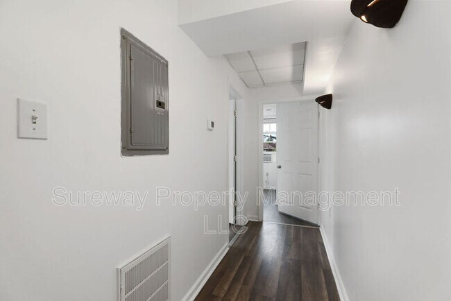 Building Photo - 1036 Collings Ave