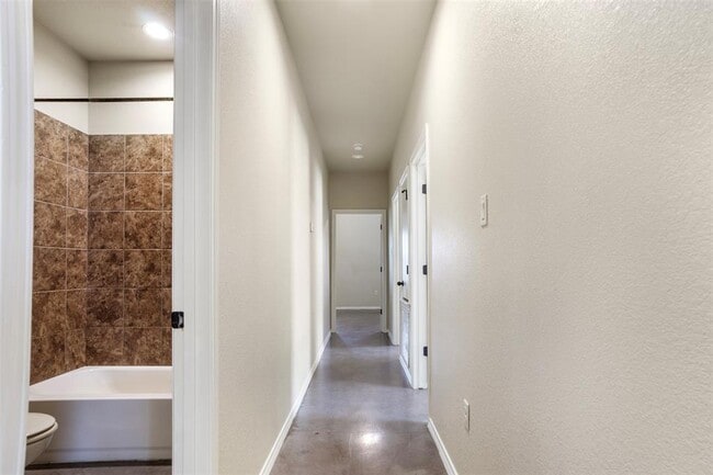 Building Photo - 533 Jack Rabbit Ln