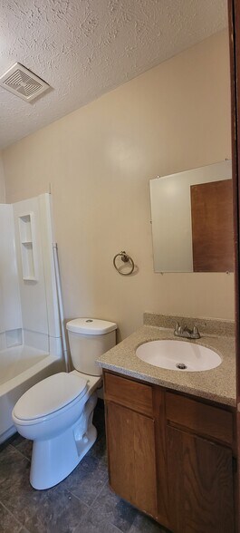 Building Photo - 14 Lincoln Ln