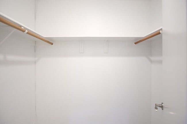 Building Photo - Stunning 3-Bedroom 2-bathrooom in the vibrant city of Modesto