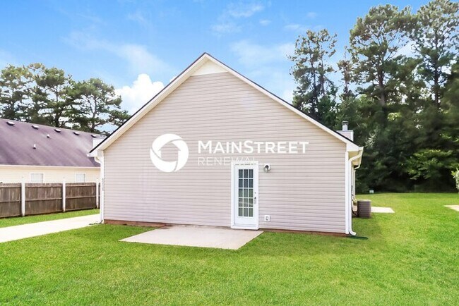 Building Photo - 3 Bedroom Pet-Friendly Home in Jonesboro, GA with Main Street Renewal