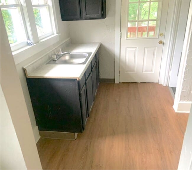 Building Photo - Charming 2-Bedroom Home Available