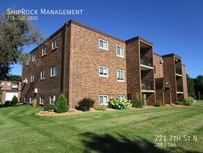 Building Photo - 221 7th St N