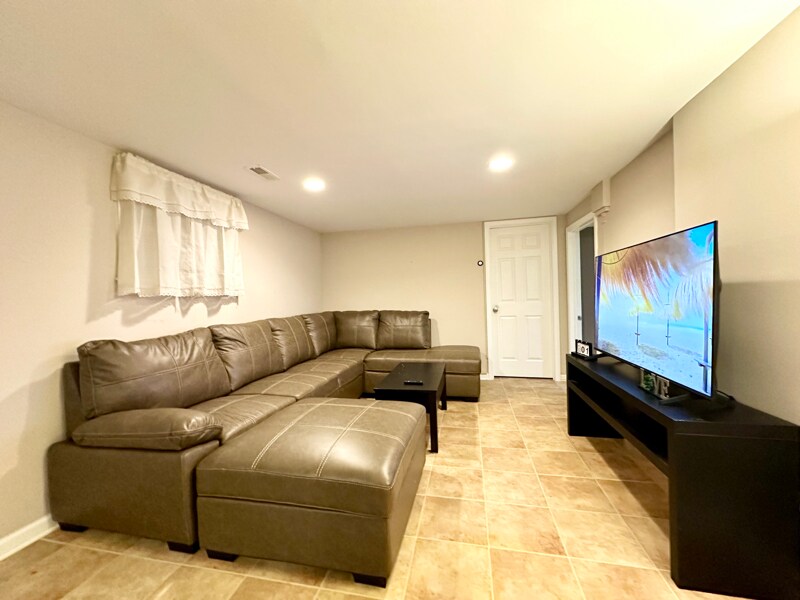 Building Photo - 31 Tyne Dr