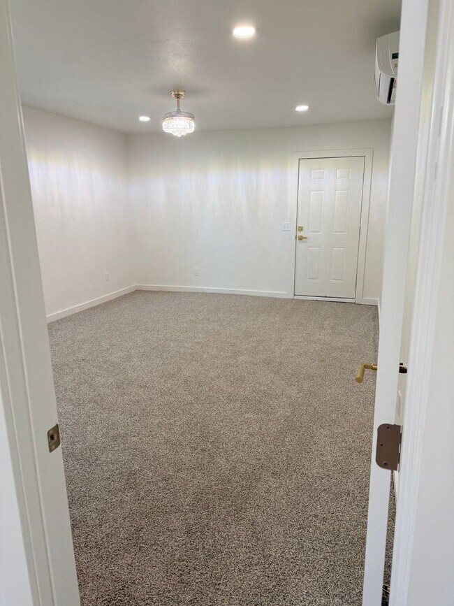 Building Photo - Cute 2 bedroom home in Prague!