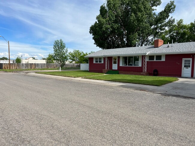 Building Photo - 429 E Pine St